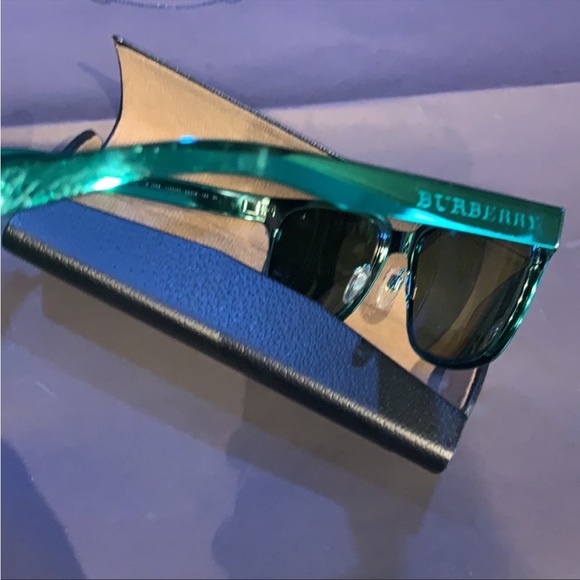 Burberry sunglasses green metallic sunnies - Picture 5 of 12
